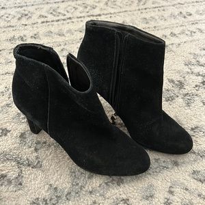 Black Talbots booties, zip-up on side. Size 7. Excellent used condition.